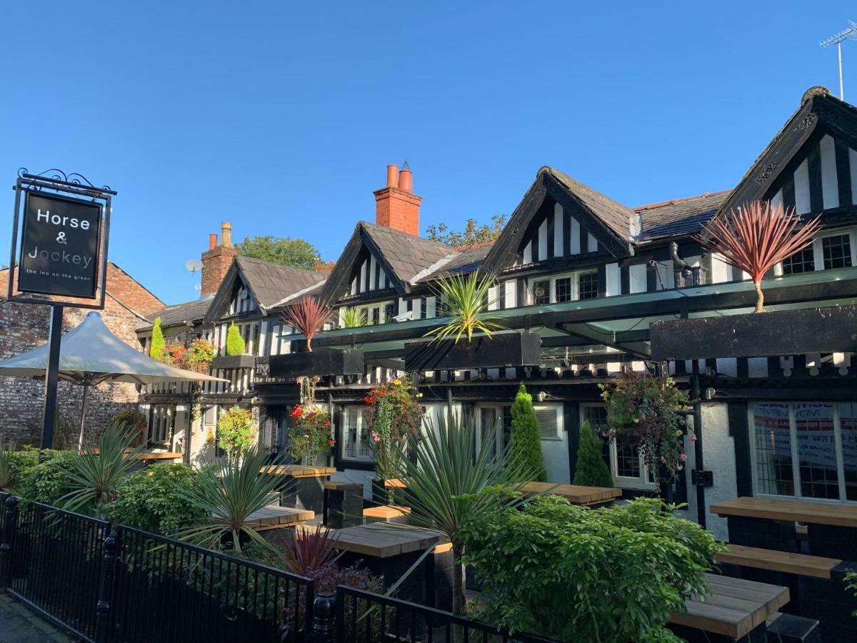 Sark House Chorlton Манчестер